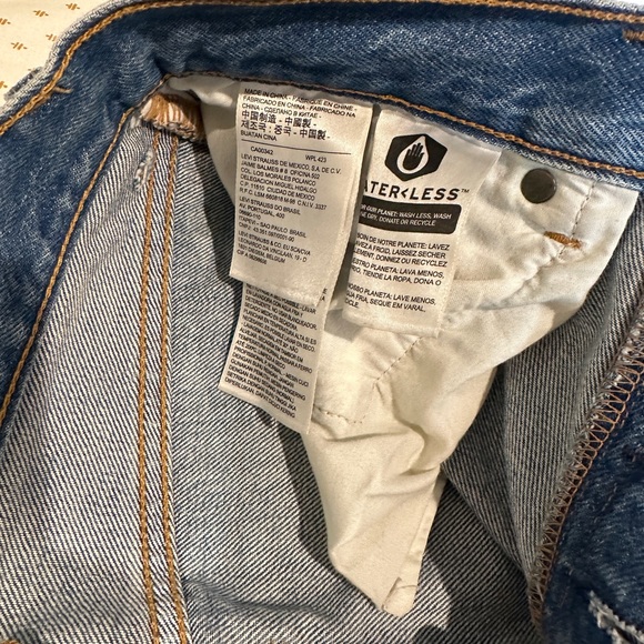 Levi’s Extra High Rise Wide Leg Raw Hem Crop - Picture 3 of 6